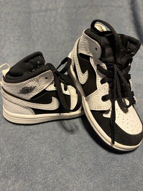 Nike Air Jordan Toddler 8C Black White Sneakers